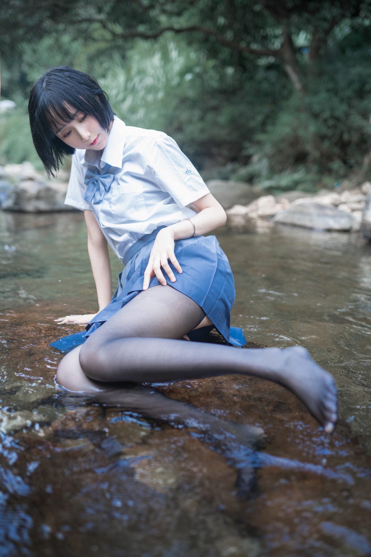 Coser@木绵绵OwO Vol 007 水色溪边制服 0028 9430983321.jpg