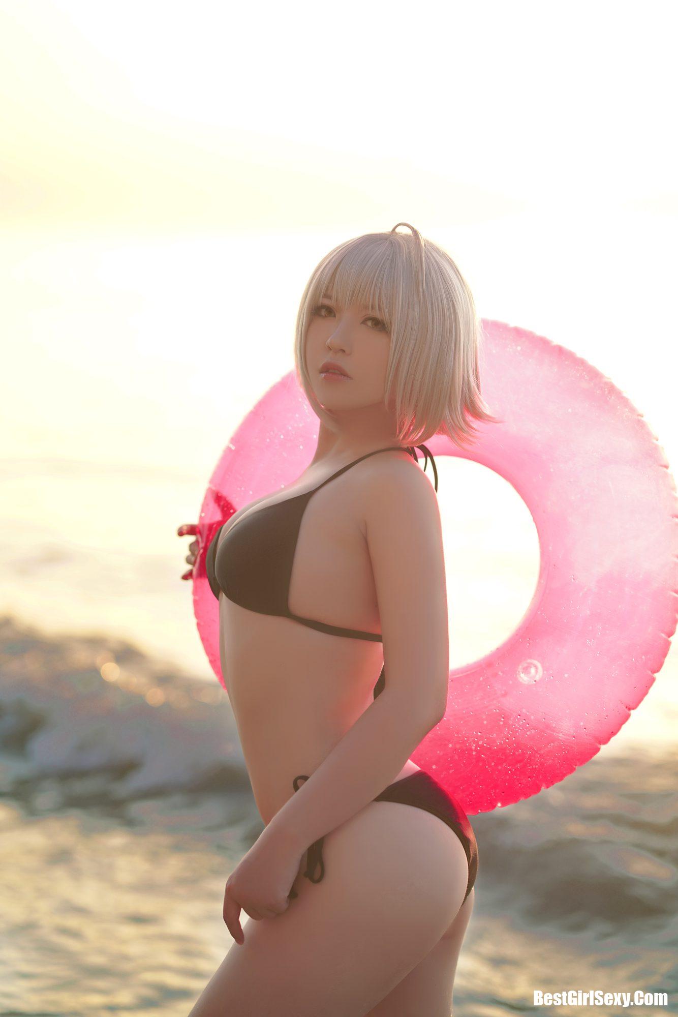 Coser@半半子 Vol.011 黑贞1 海边泳装 25