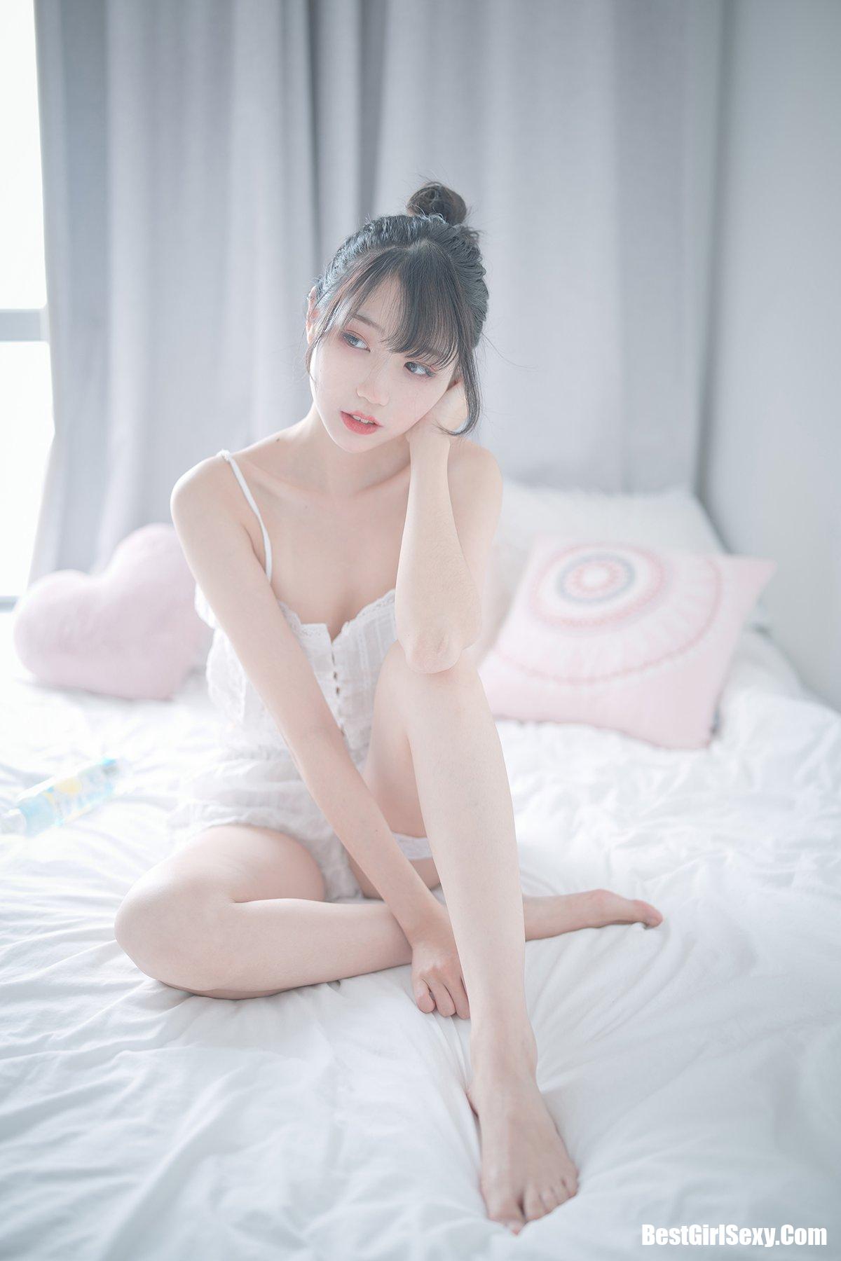 Coser@周叽是可爱兔兔 Vol.015 白色睡衣