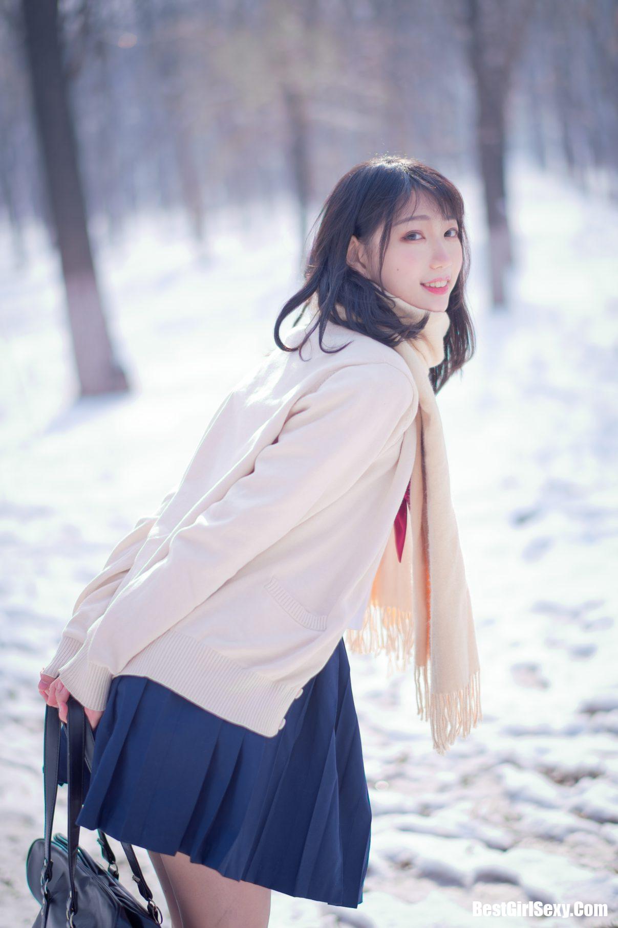 Coser@周叽是可爱兔兔 Vol.028 雪景jk 10