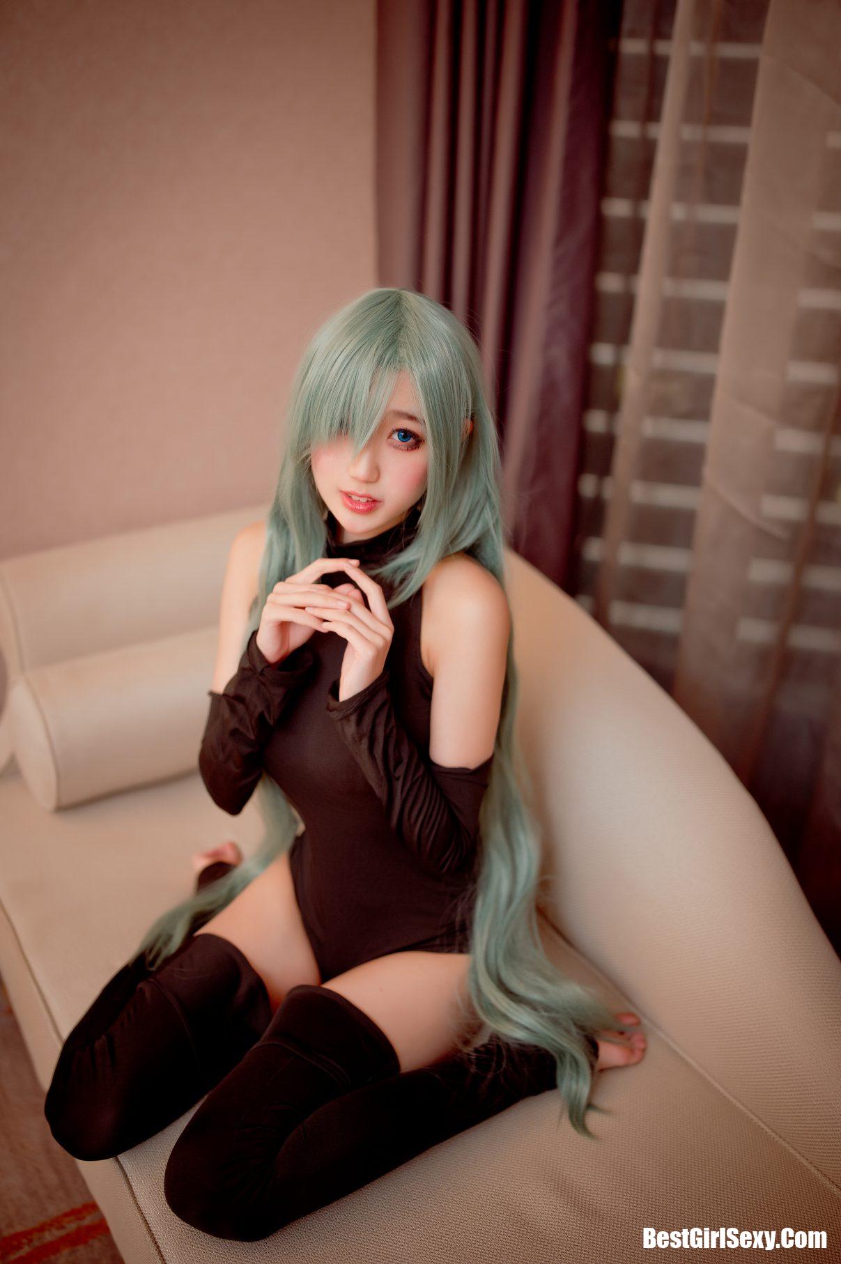 Coser@周叽是可爱兔兔 Vol.035 伊丽莎白连体衣 11