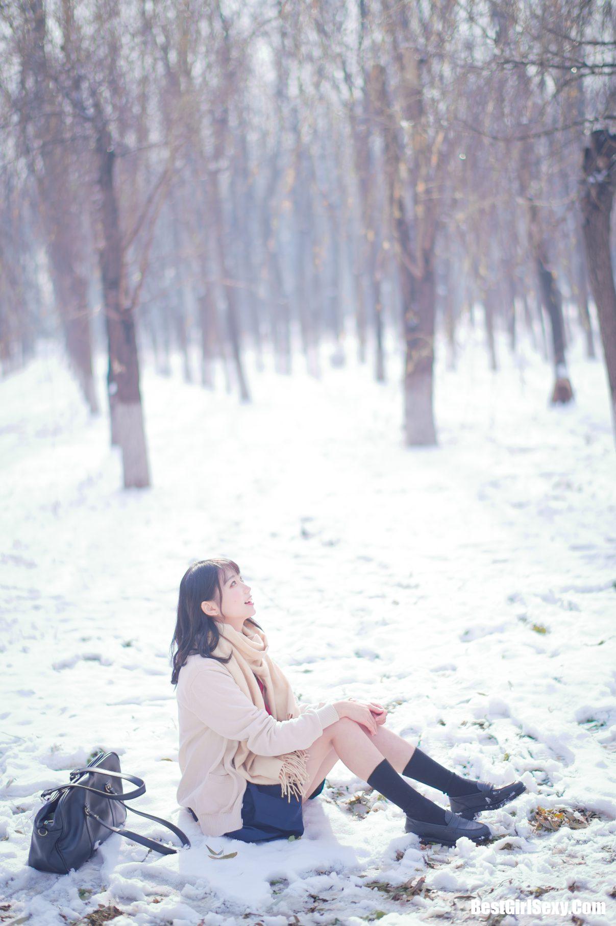 Coser@周叽是可爱兔兔 Vol.028 雪景jk 6