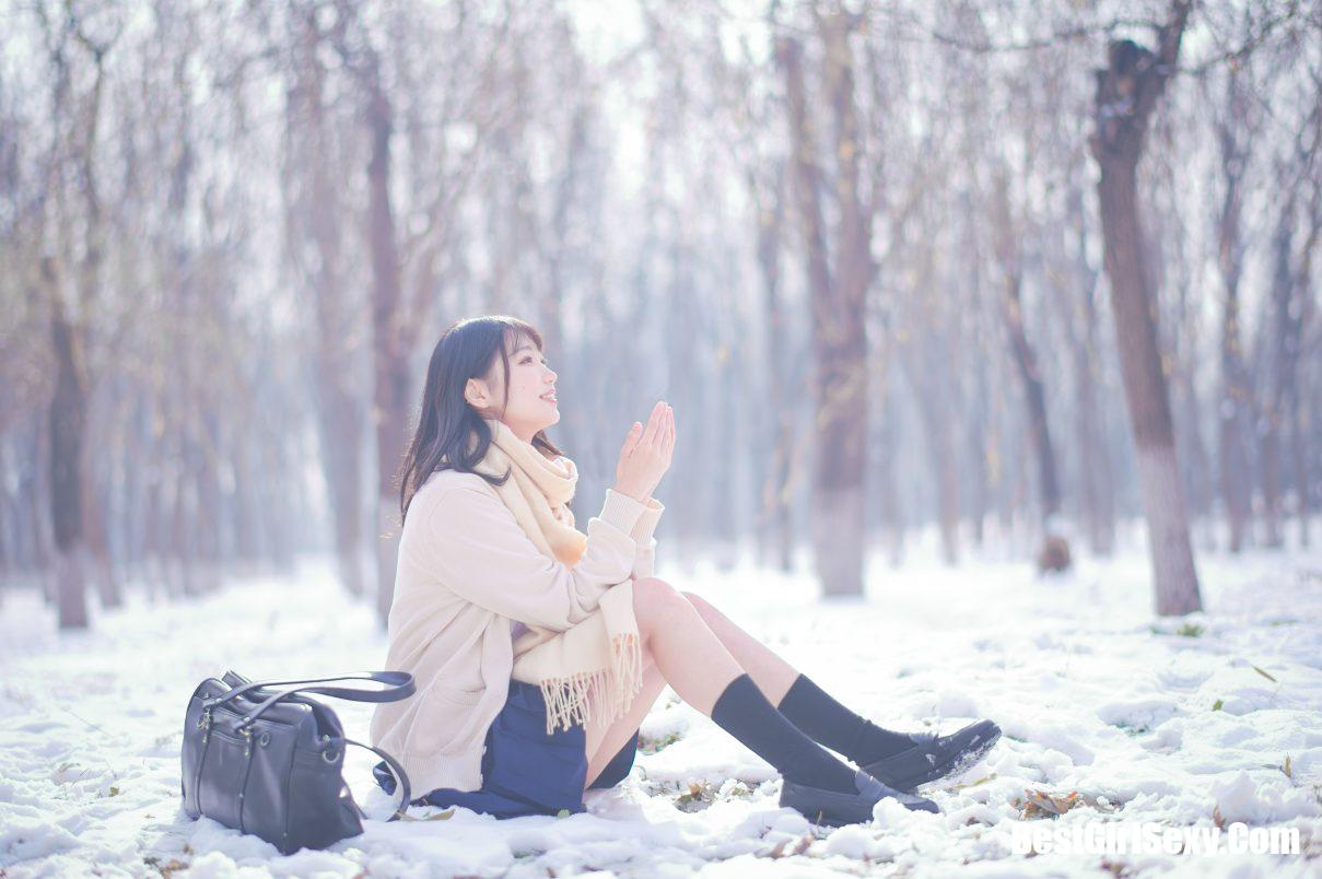 Coser@周叽是可爱兔兔 Vol.028 雪景jk 7