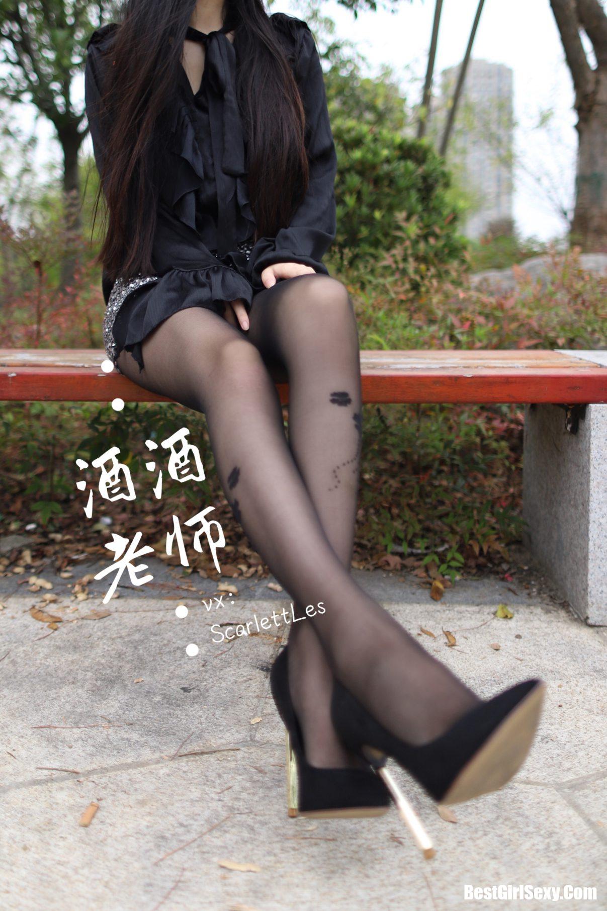 Coser@酒酒老师 Vol.004 上课前误穿黒丝 29