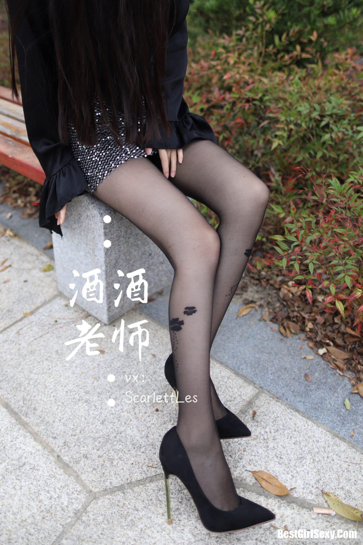 Coser@酒酒老师 Vol.004 上课前误穿黒丝 33