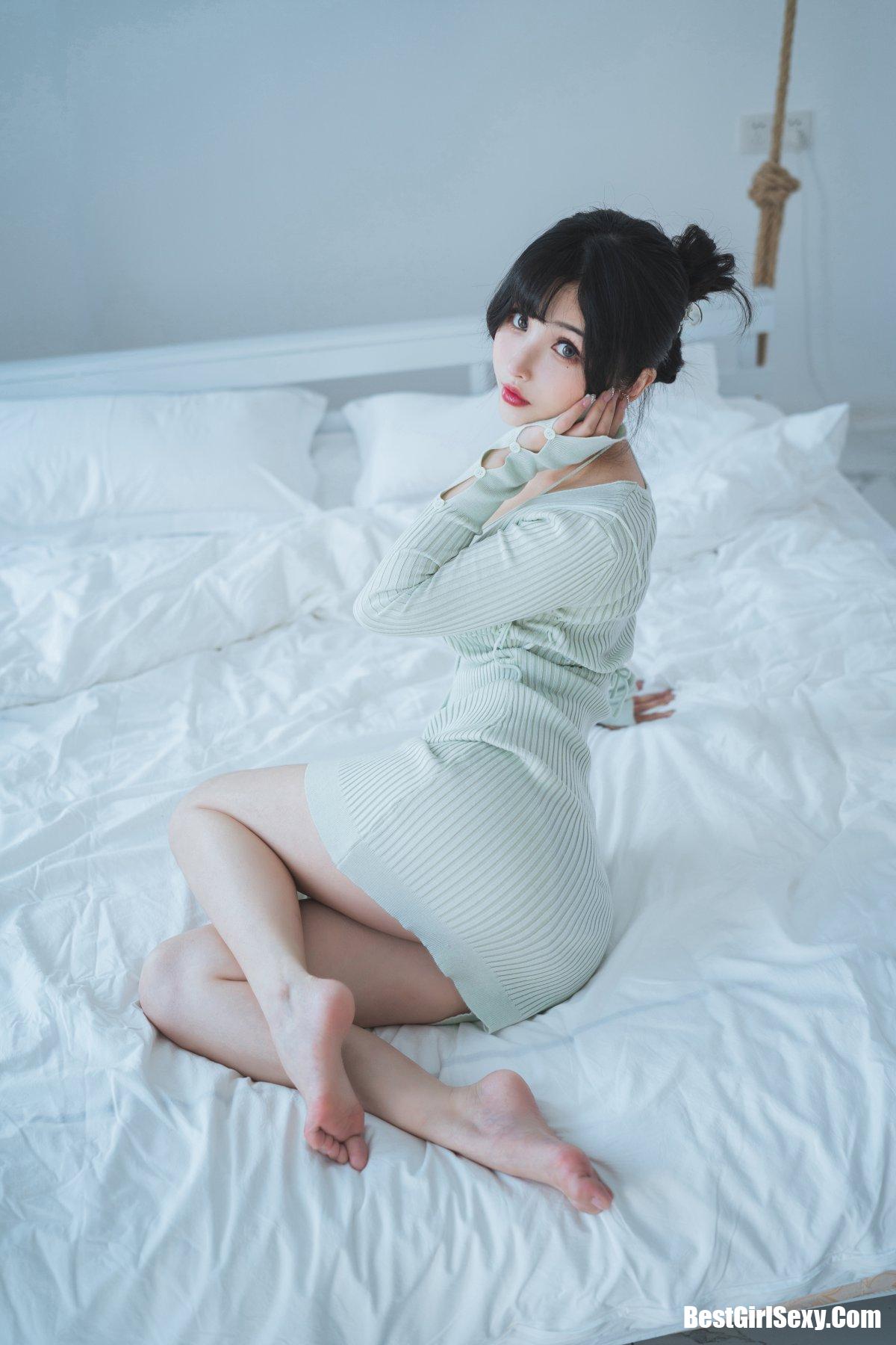 Coser@rioko凉凉子 Vol.077 人妻毛衣 9